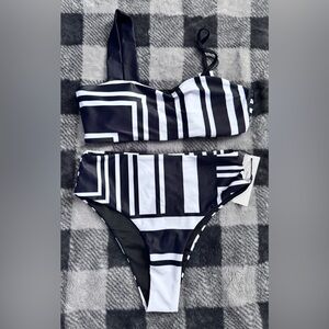 NWT-COMMENSE Black and White Geometric Women's Swimwear Set